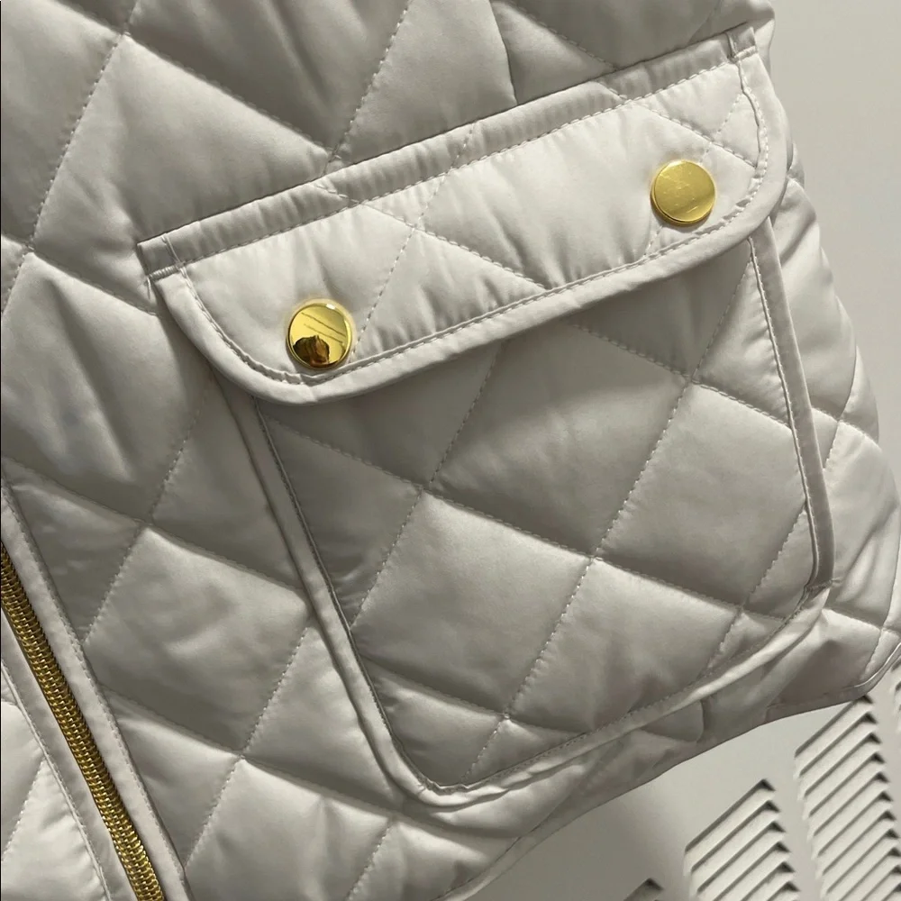St. John's Bay Quilted White Vest - Picture 5 of 6